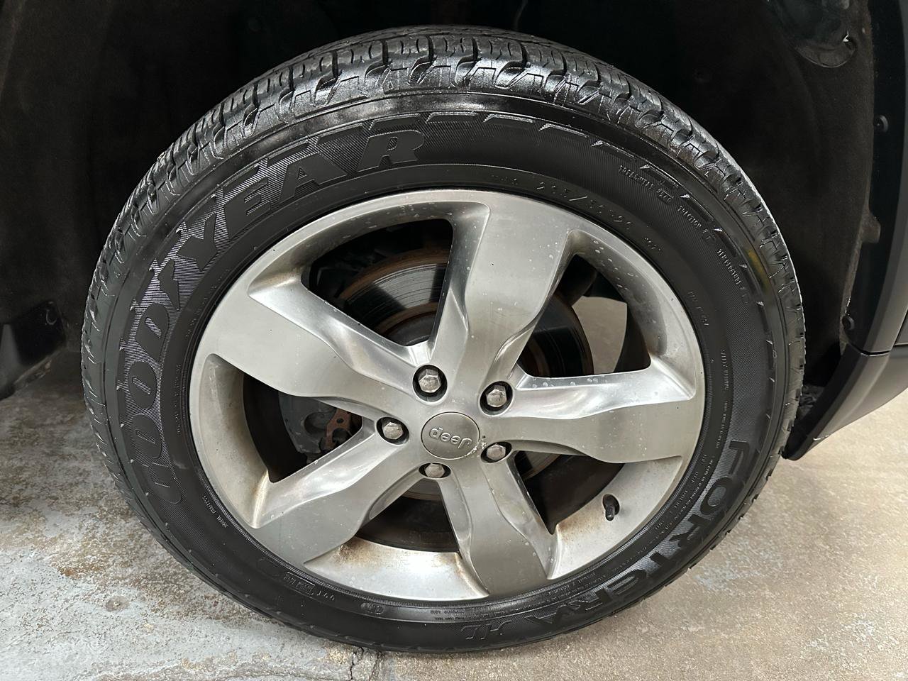 Used 2013 Jeep Grand Cherokee Overland w/ Advance Technology Group image 23