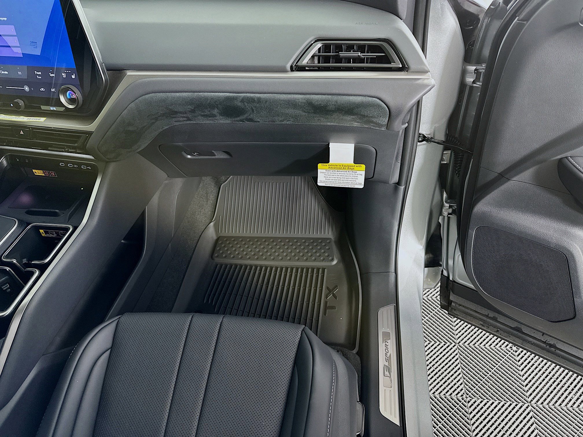 New 2026 Lexus TX 500h AWD image 33