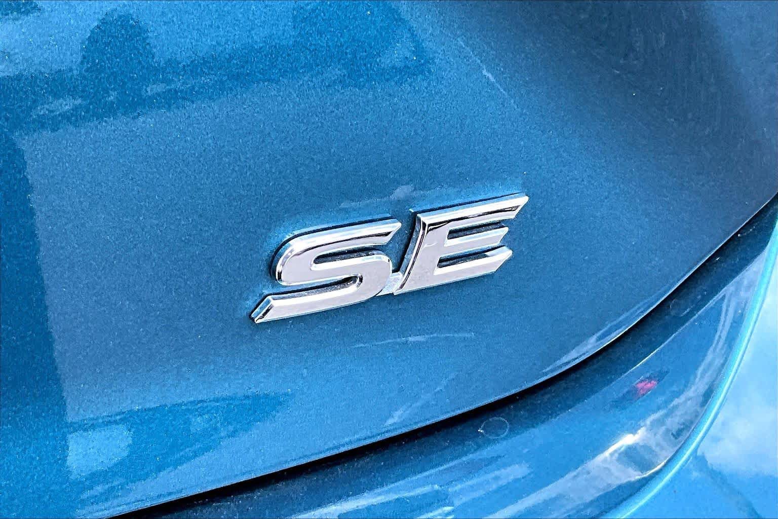 Used 2026 Toyota Camry SE FWD image 9