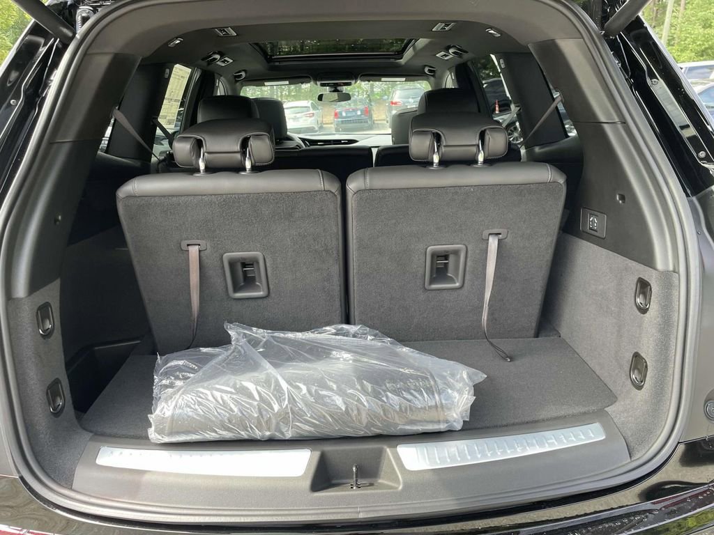 New 2025 Cadillac XT6 Luxury image 10