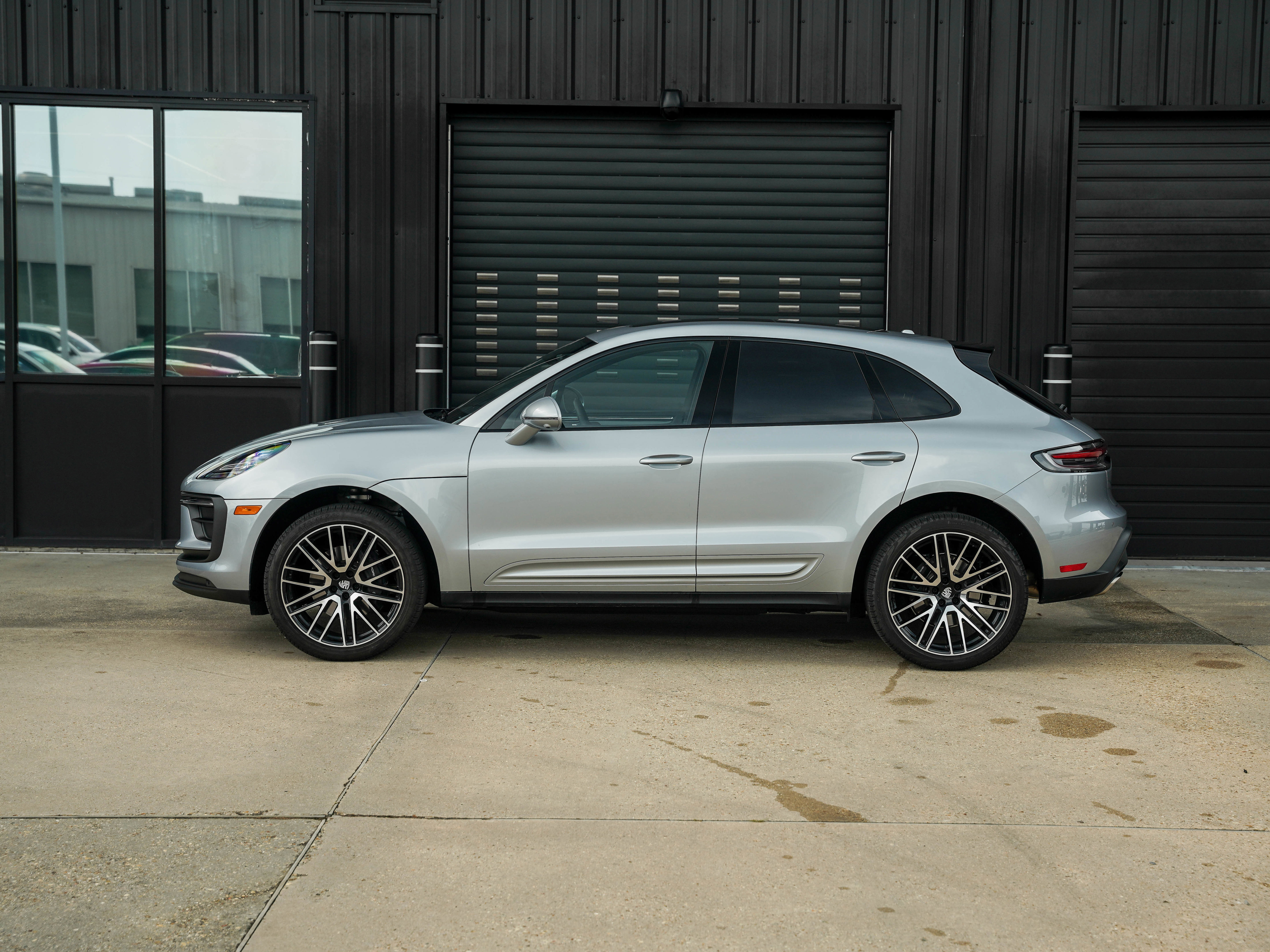 New 2025 Porsche Macan image 2