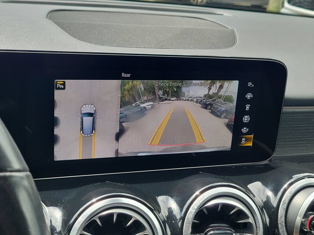 Used 2023 Mercedes-Benz GLB 250 4MATIC w/ Premium Package image 28