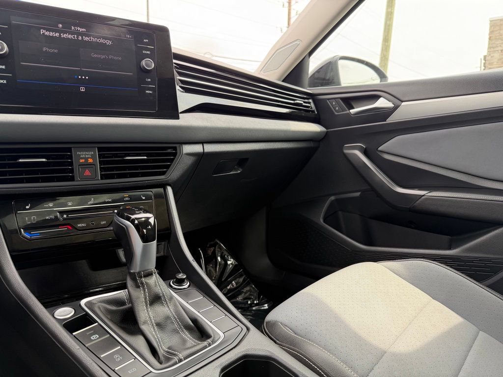 Used 2025 Volkswagen Jetta SE FWD image 55