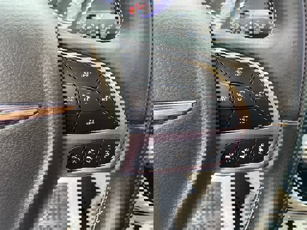 Used 2022 Chrysler Pacifica Touring-L image 17