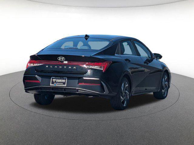 Used 2025 Hyundai Elantra SEL FWD image 4