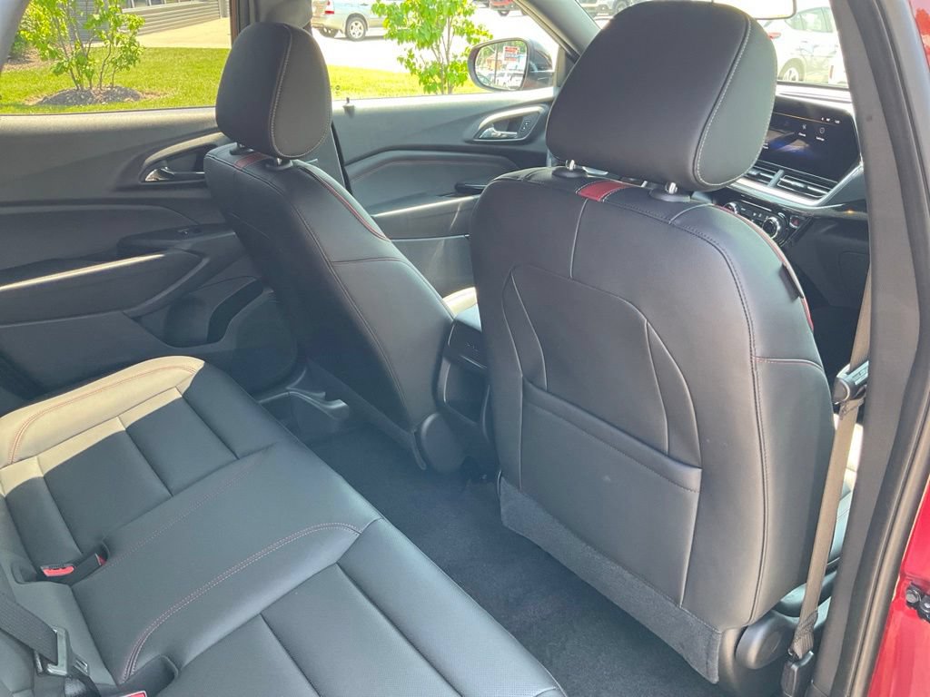 Used 2024 Chevrolet Trax RS w/ Sunroof Package FWD image 14