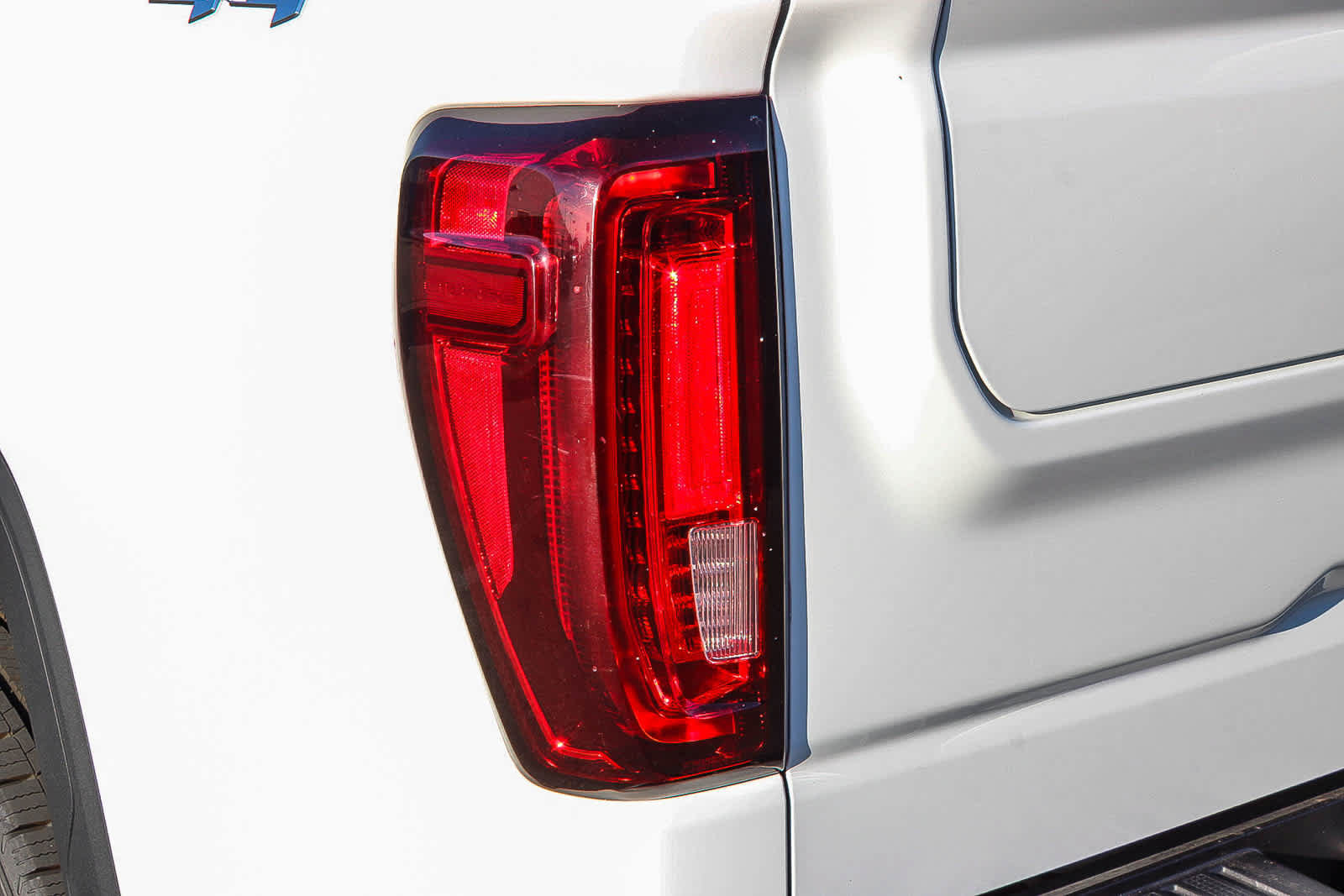 Used 2022 GMC Sierra 1500 SLT w/ SLT Premium Package AWD/4WD image 9