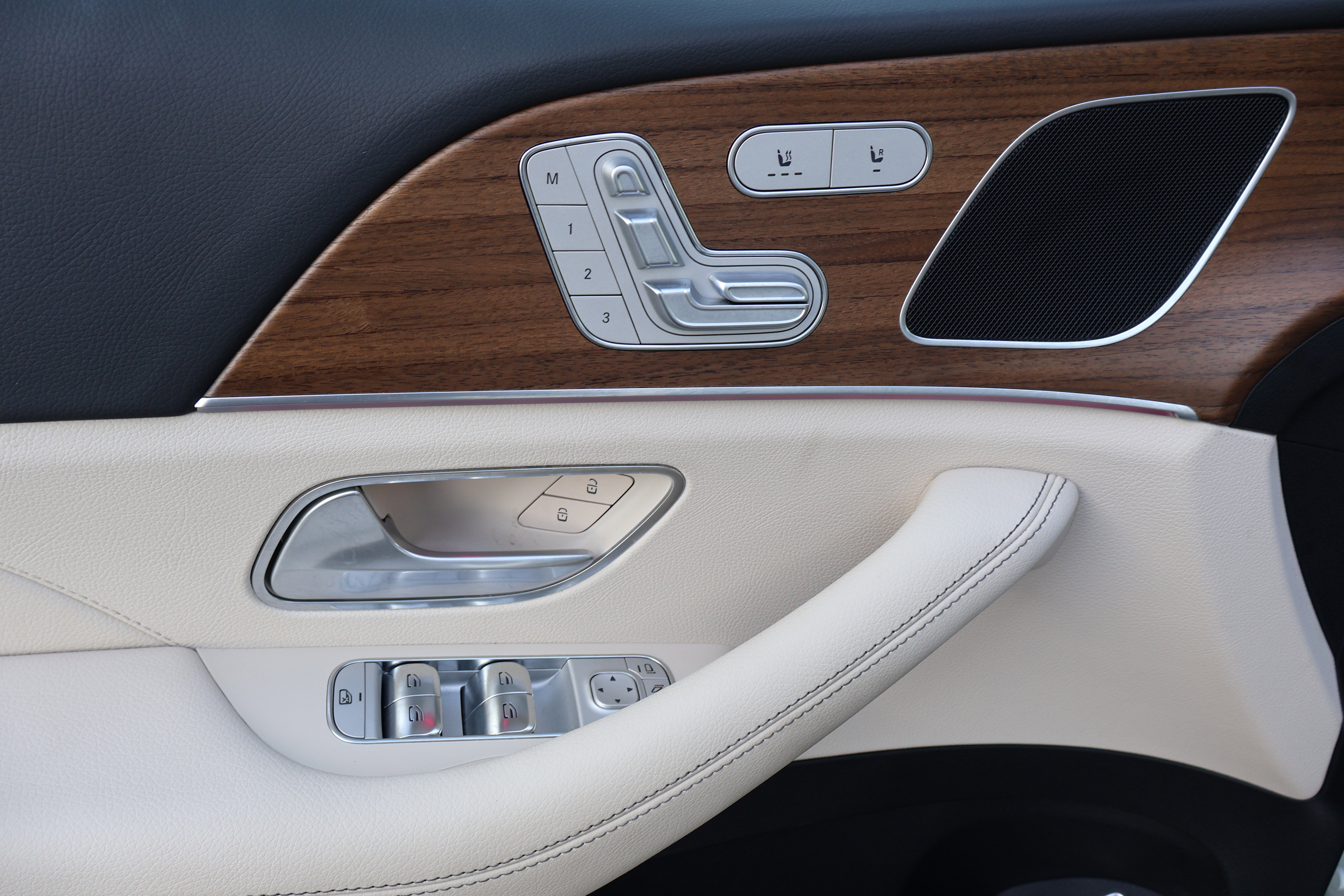 Used 2025 Mercedes-Benz GLE 450e 4MATIC image 16