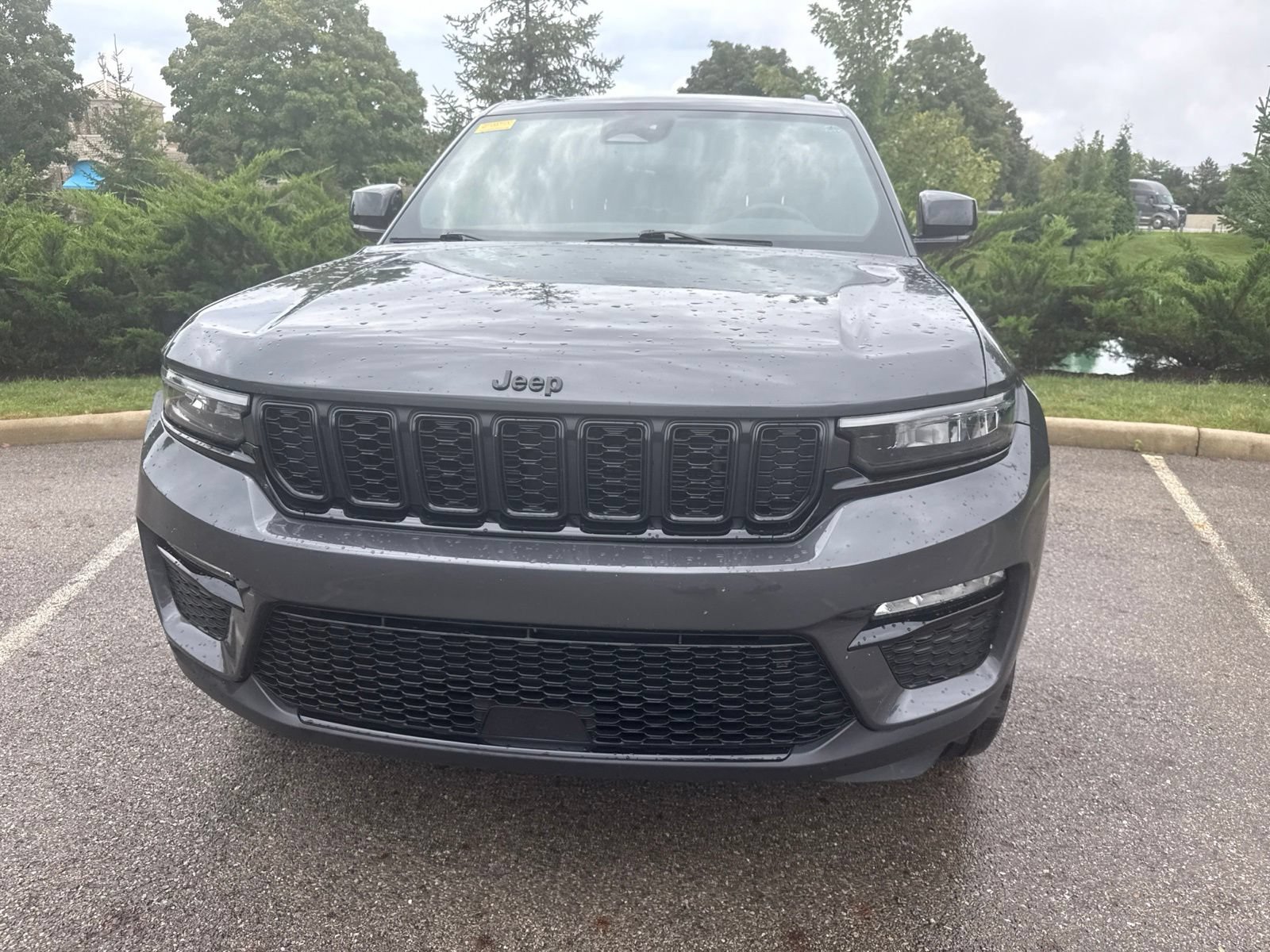 Used 2024 Jeep Grand Cherokee Limited w/ Black Appearance Package AWD/4WD image 2