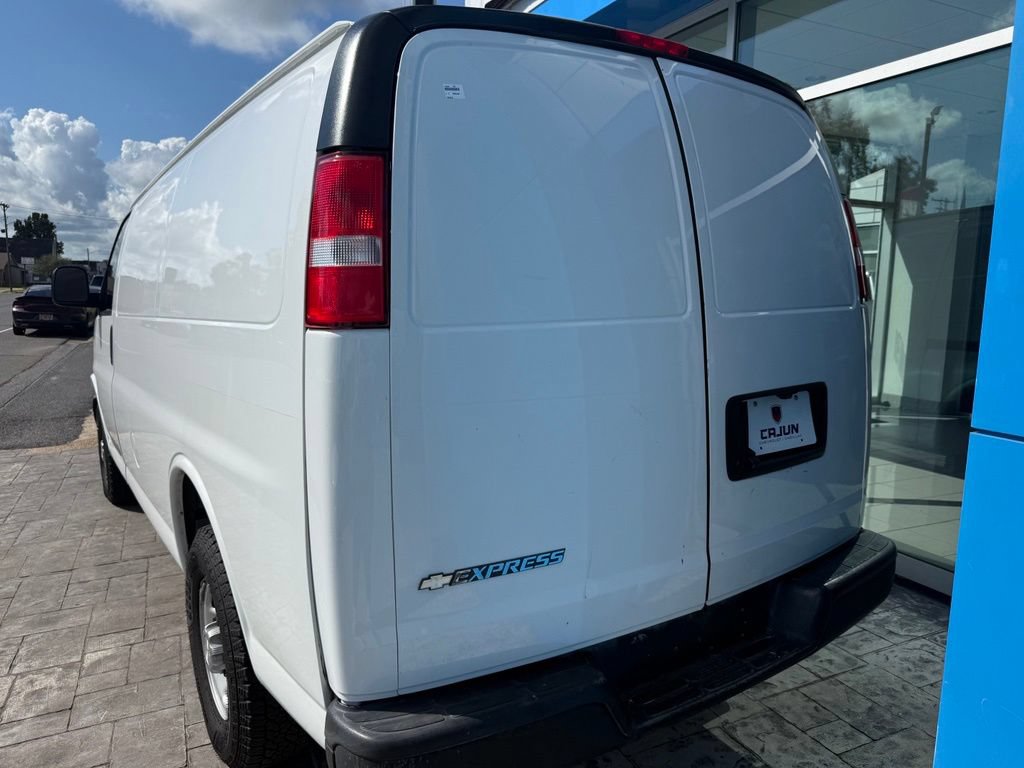 Used 2021 Chevrolet Express 2500 w/ Driver Convenience Package RWD image 3