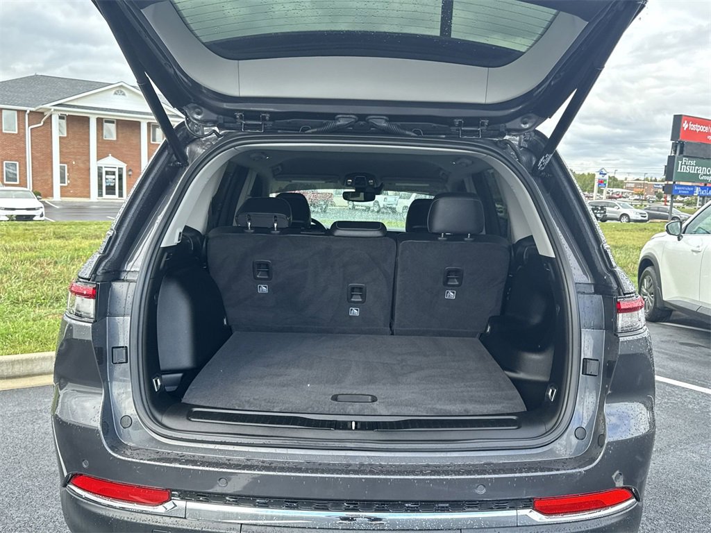 Used 2022 Jeep Grand Cherokee Limited image 28