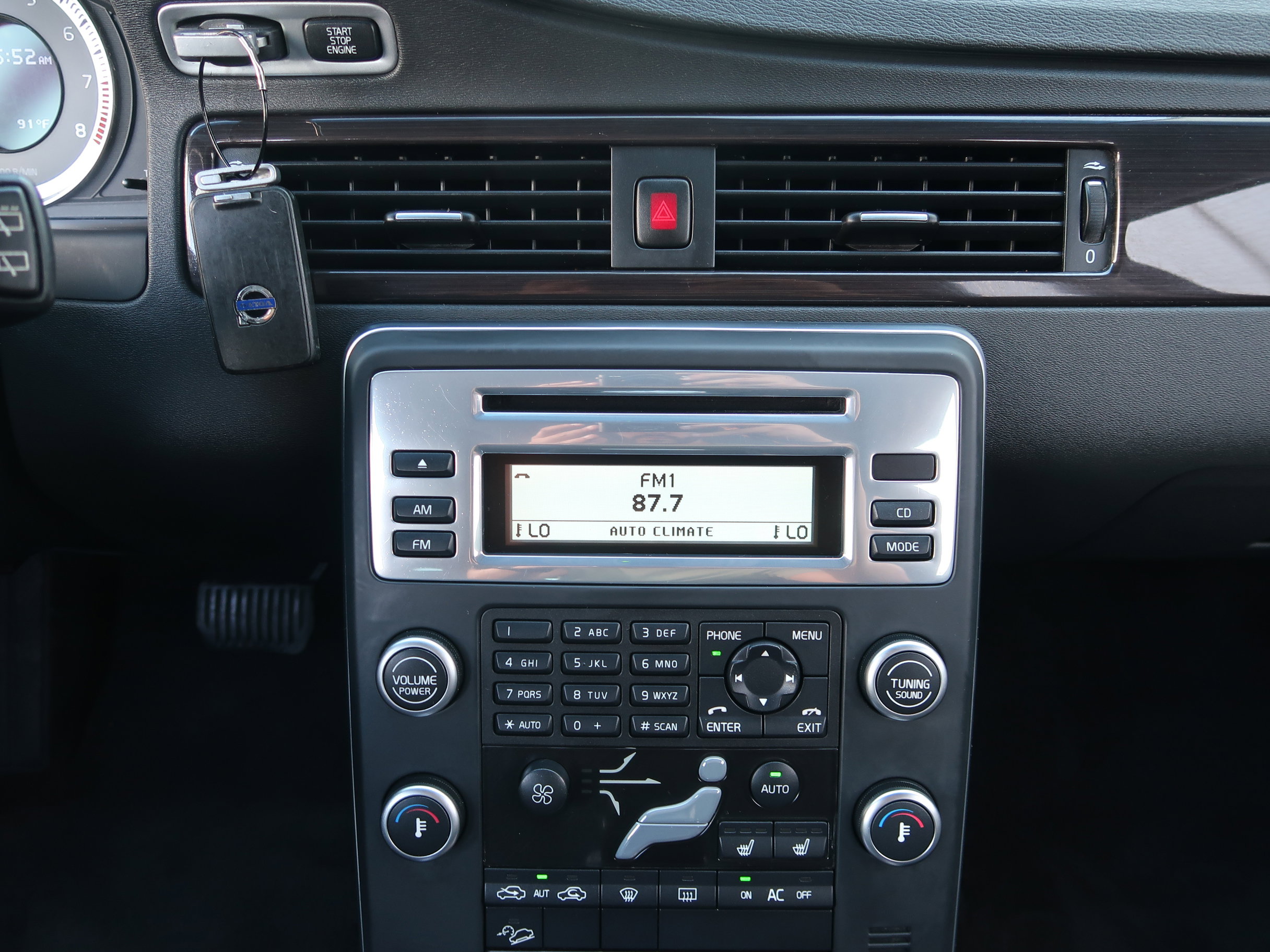 Used 2011 Volvo XC70 3.2 image 16