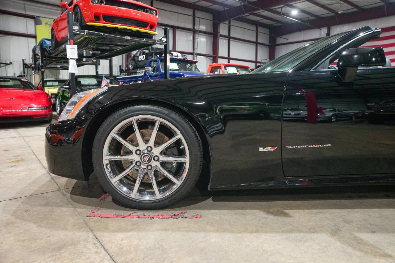 Used 2008 Cadillac XLR V RWD image 3