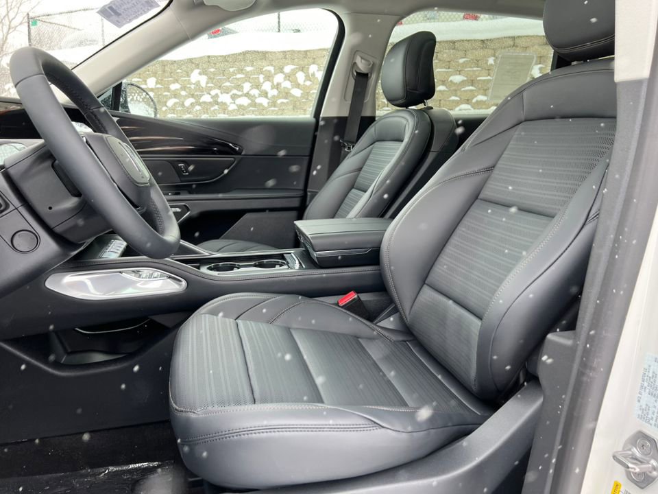 New 2026 Lincoln Nautilus Reserve w/ Jet Appearance Package AWD/4WD image 4