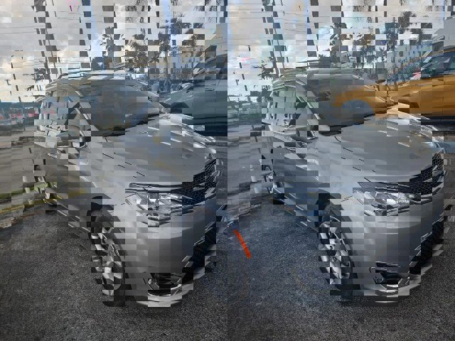 Used 2018 Chrysler Pacifica Touring-L w/ Tire & Wheel Group image 3