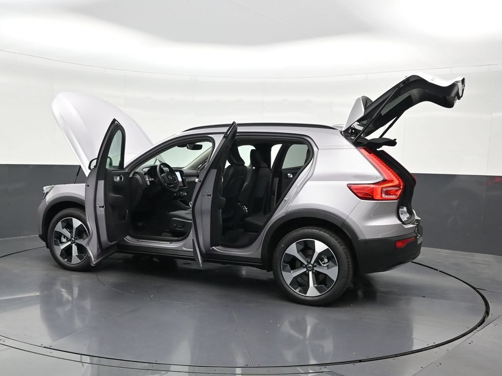 New 2026 Volvo XC40 B5 Plus w/ Protection Package Premier AWD/4WD image 32