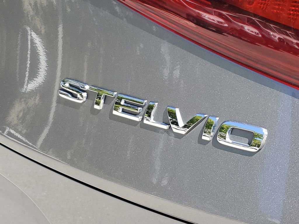 Used 2018 Alfa Romeo Stelvio AWD image 11