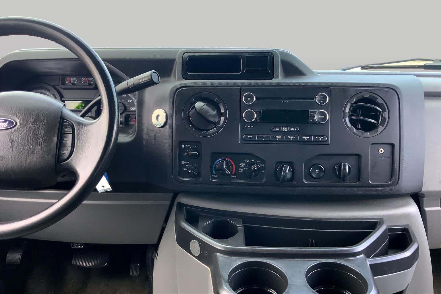 Used 2014 Ford E-350 and Econoline 350 XLT RWD image 7