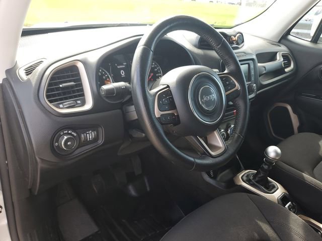 Used 2015 Jeep Renegade Latitude AWD/4WD image 19