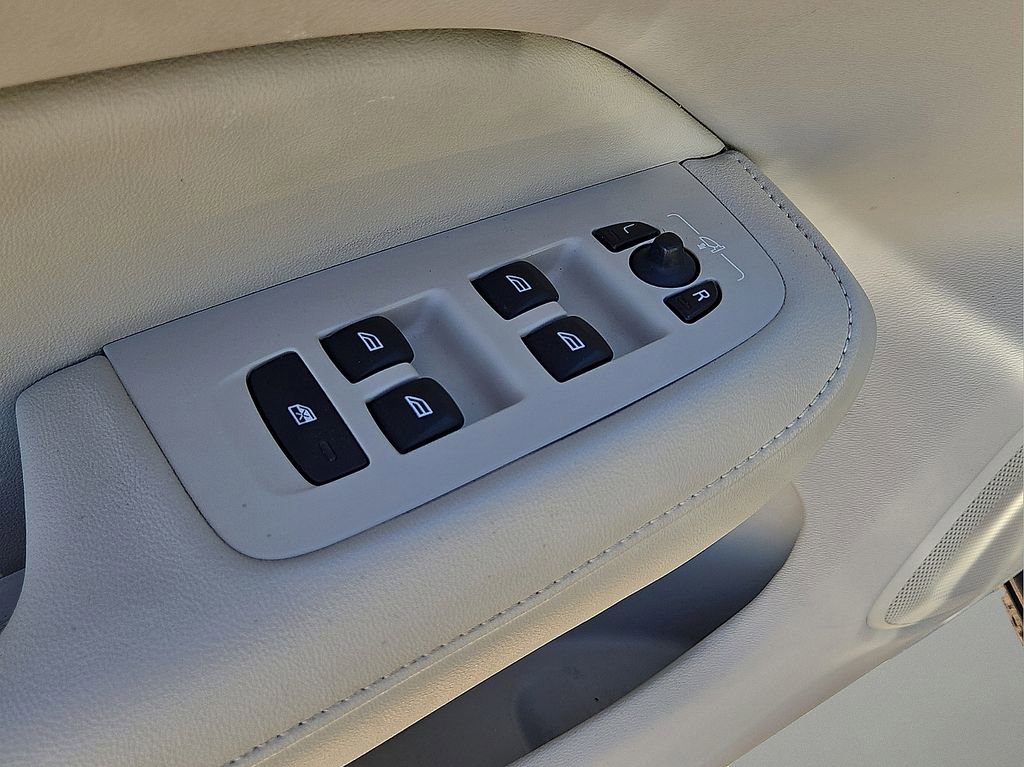 Used 2024 Volvo S60 B5 Core w/ Climate Package image 22