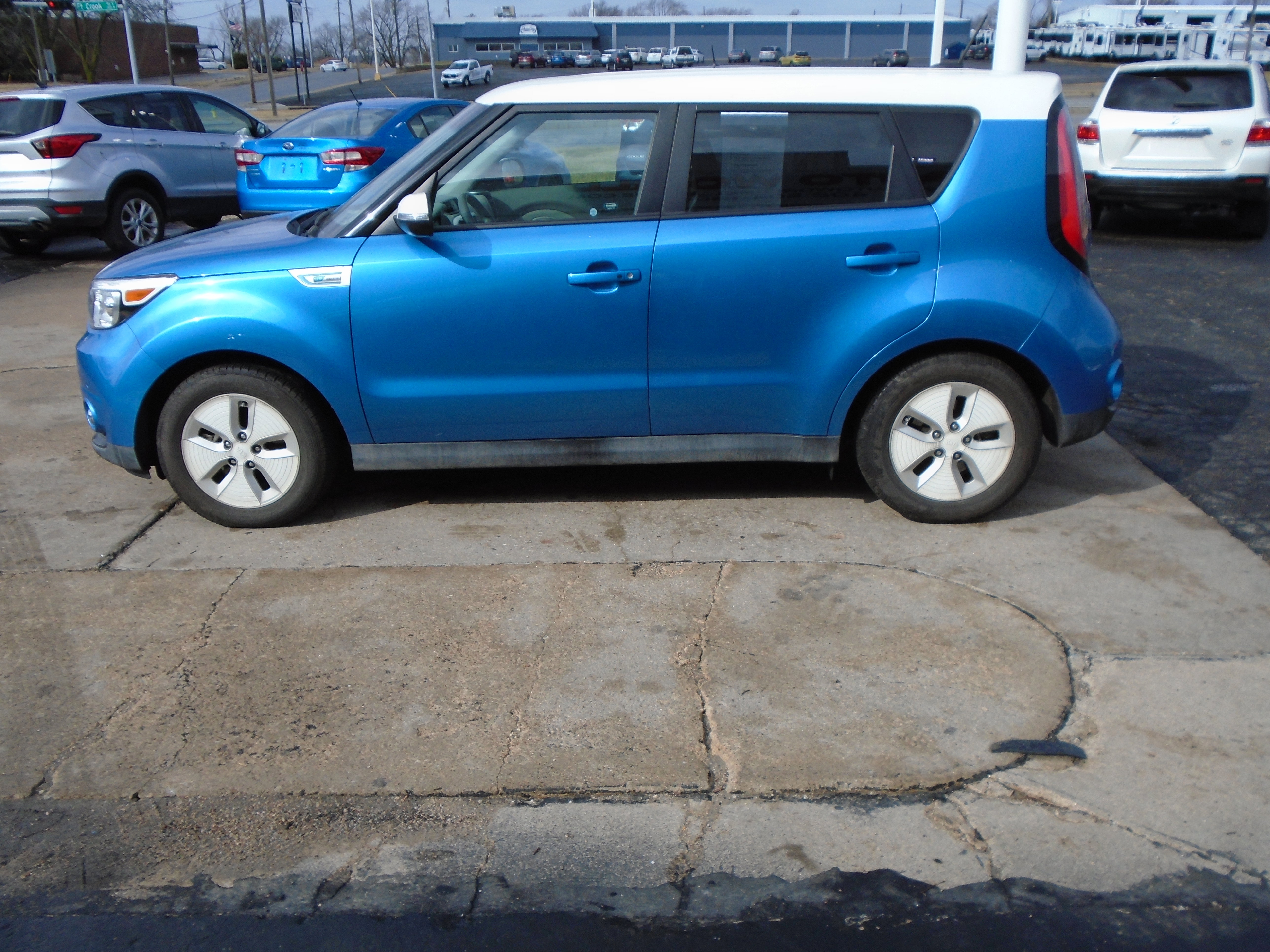 Used 2016 Kia Soul EV + image 5