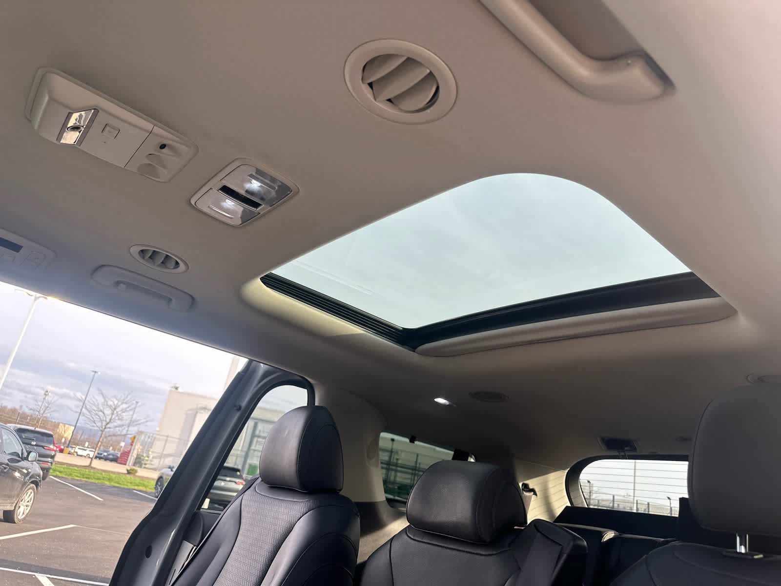 Used 2024 Kia Carnival SX Prestige image 24