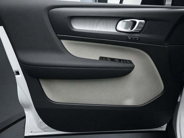 New 2026 Volvo XC40 B5 Plus w/ Protection Package Premier image 20