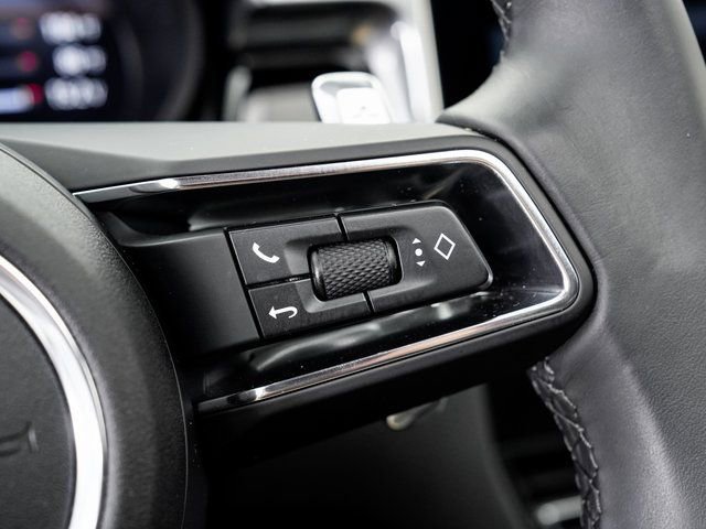 Certified 2025 Porsche Macan image 15