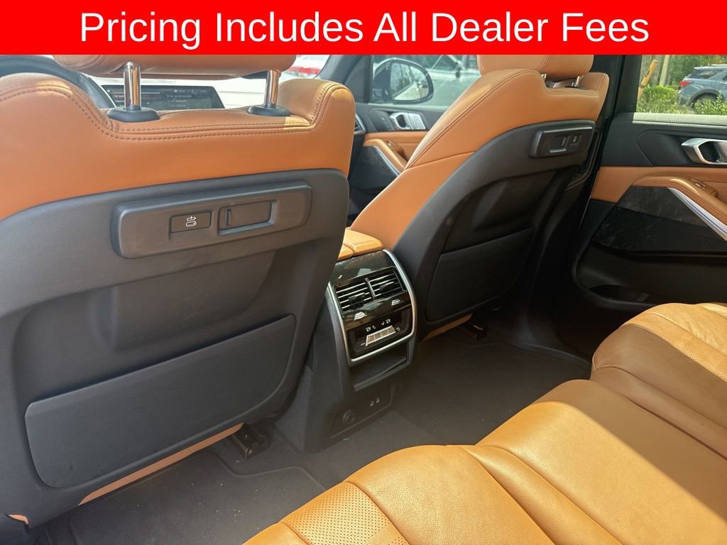 Used 2022 BMW X7 xDrive40i w/ M Sport Package AWD/4WD image 12