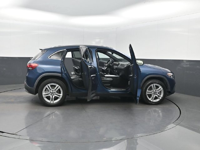 Used 2023 Mercedes-Benz GLA 250 4MATIC w/ Premium Package image 39