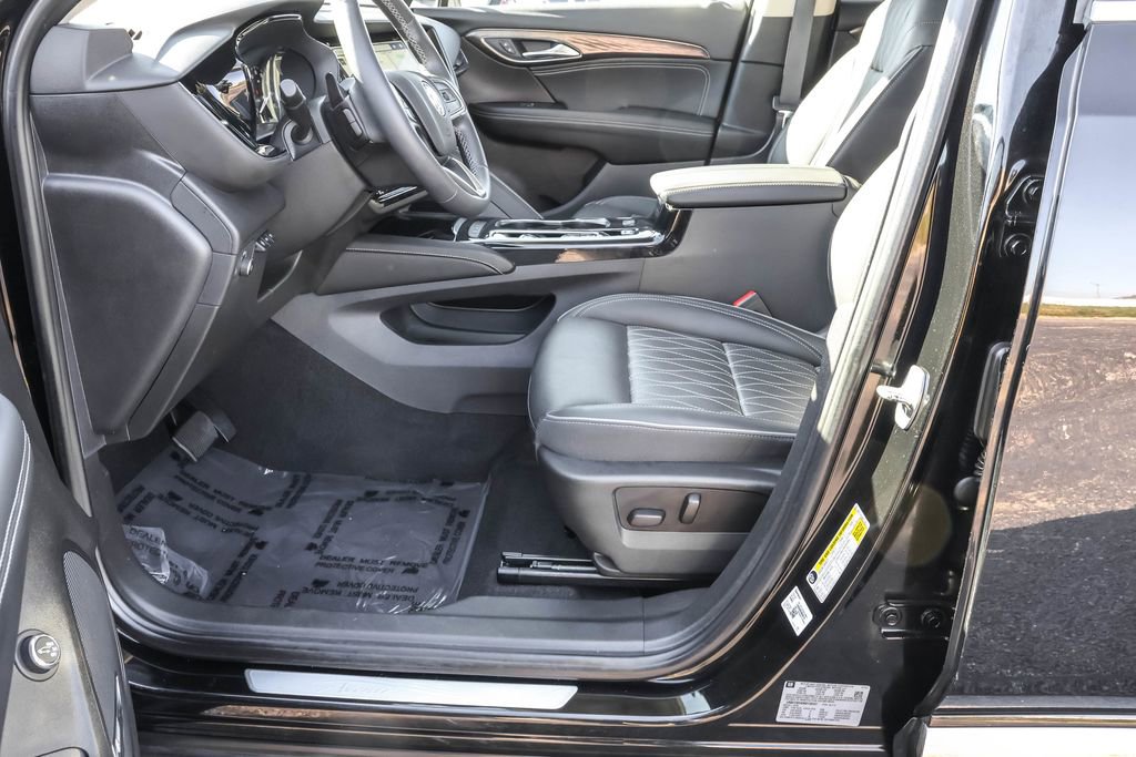 Used 2022 Buick Envision Avenir w/ Technology Package II image 19