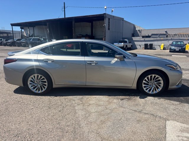 Used 2019 Lexus ES 300h w/ Accessory Package 2 FWD image 3