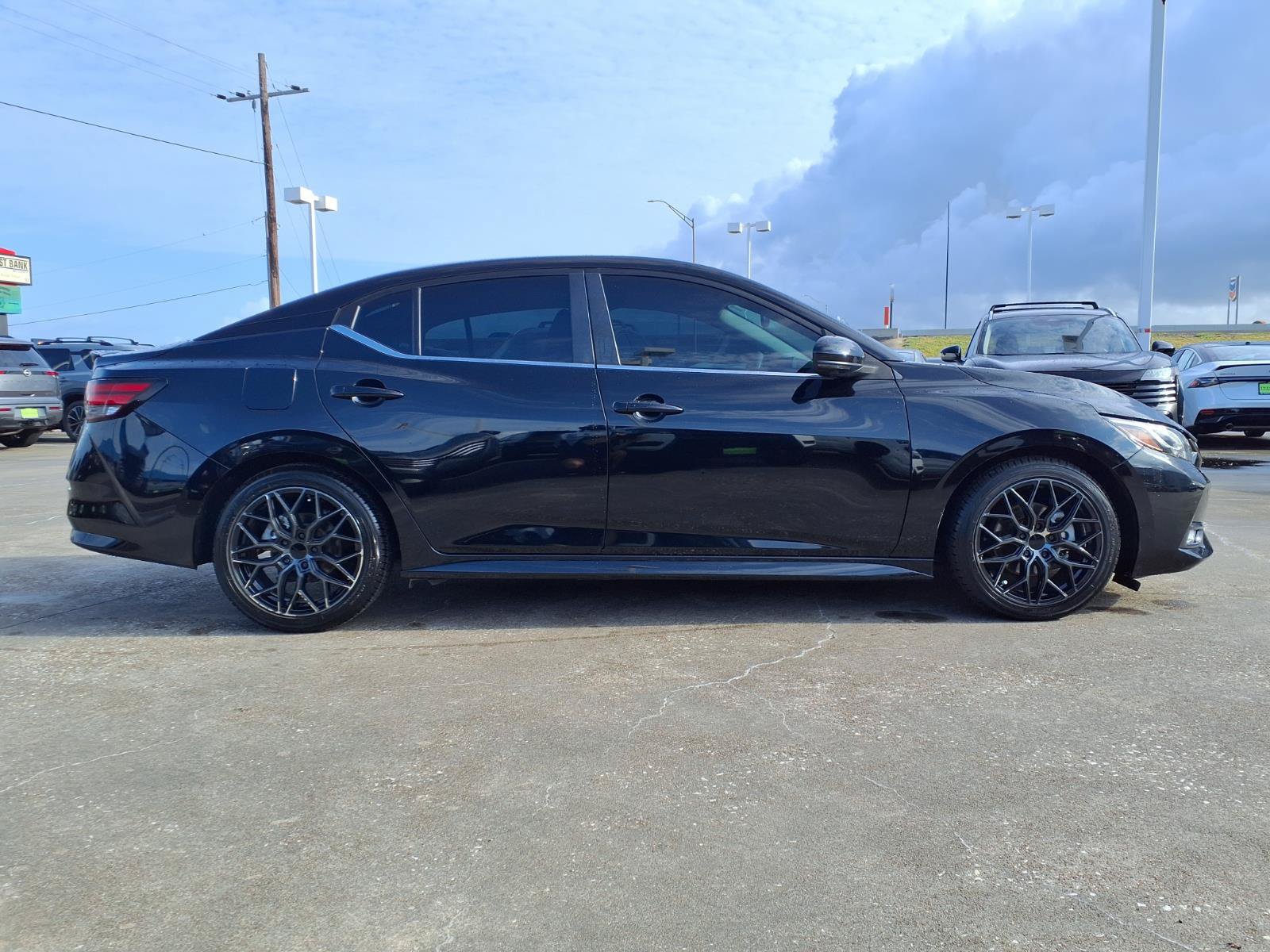 Used 2023 Nissan Sentra SR w/ SR Premium Package FWD image 8
