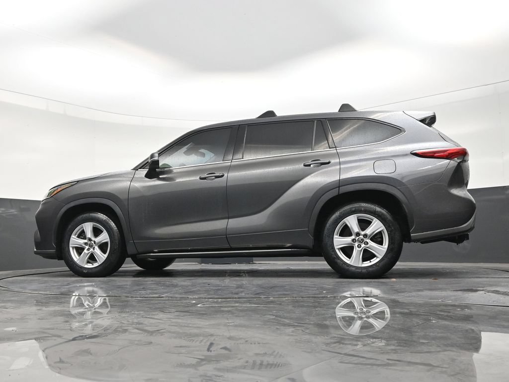 Used 2021 Toyota Highlander L FWD image 20