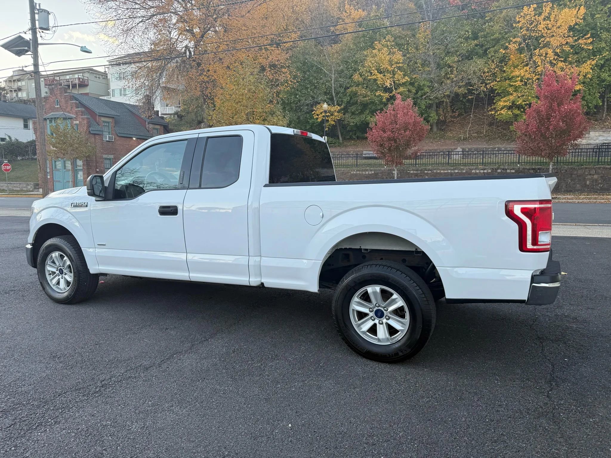Used 2017 Ford F150 XLT w/ Trailer Tow Package image 5