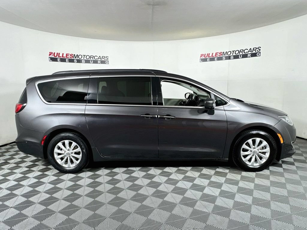 Used 2019 Chrysler Pacifica Touring Plus w/ Advanced Safetytec Group FWD image 8