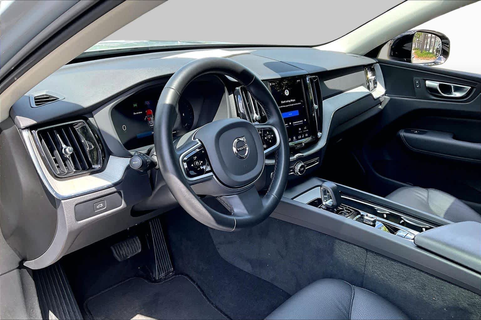 Used 2025 Volvo XC60 B5 Plus AWD/4WD image 18