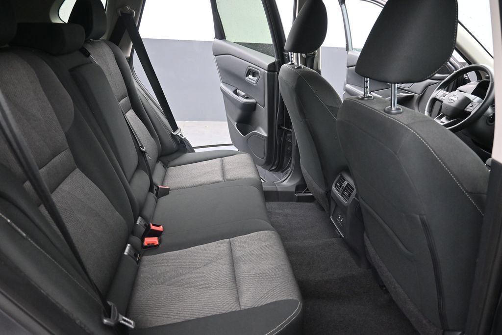 Used 2025 Nissan Rogue SV FWD image 21