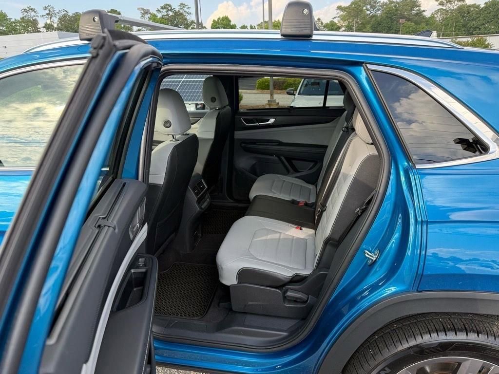 Used 2024 Volkswagen Atlas Cross Sport SEL R-Line image 10
