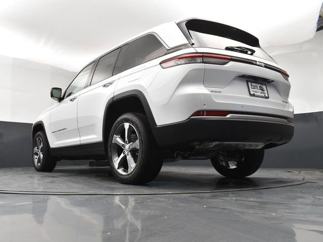 New 2026 Jeep Grand Cherokee Limited w/ Luxury Tech Group II image 19