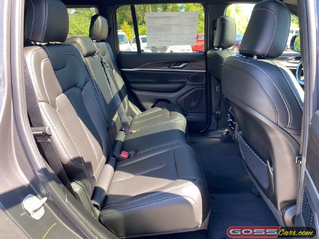 New 2026 Jeep Grand Cherokee Limited w/ Limited Altitude Package AWD/4WD image 8