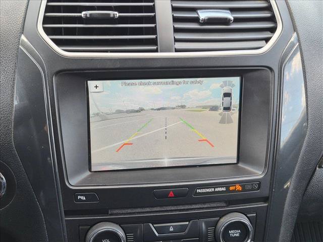 Used 2018 Ford Explorer XLT w/ Equipment Group 202A AWD/4WD image 13