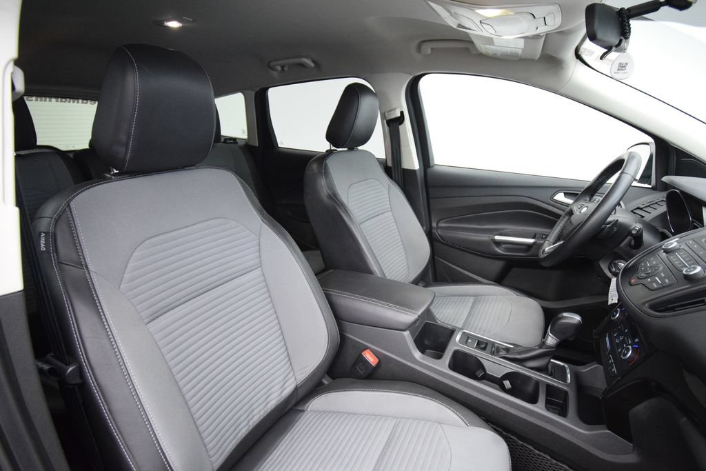 Used 2018 Ford Escape SE w/ SE Sport Appearance Package FWD image 13