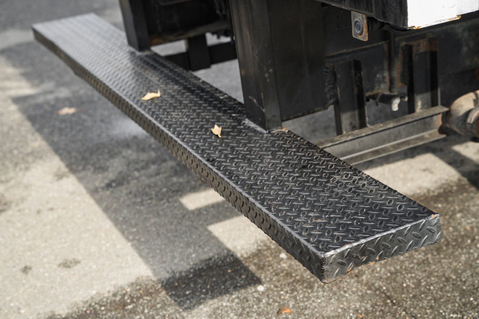 Used 2018 Chevrolet Express 3500 w/ Driver Convenience Package image 10