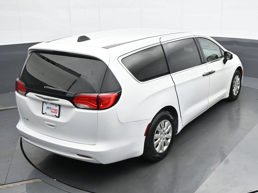 Used 2020 Chrysler Voyager L FWD image 22