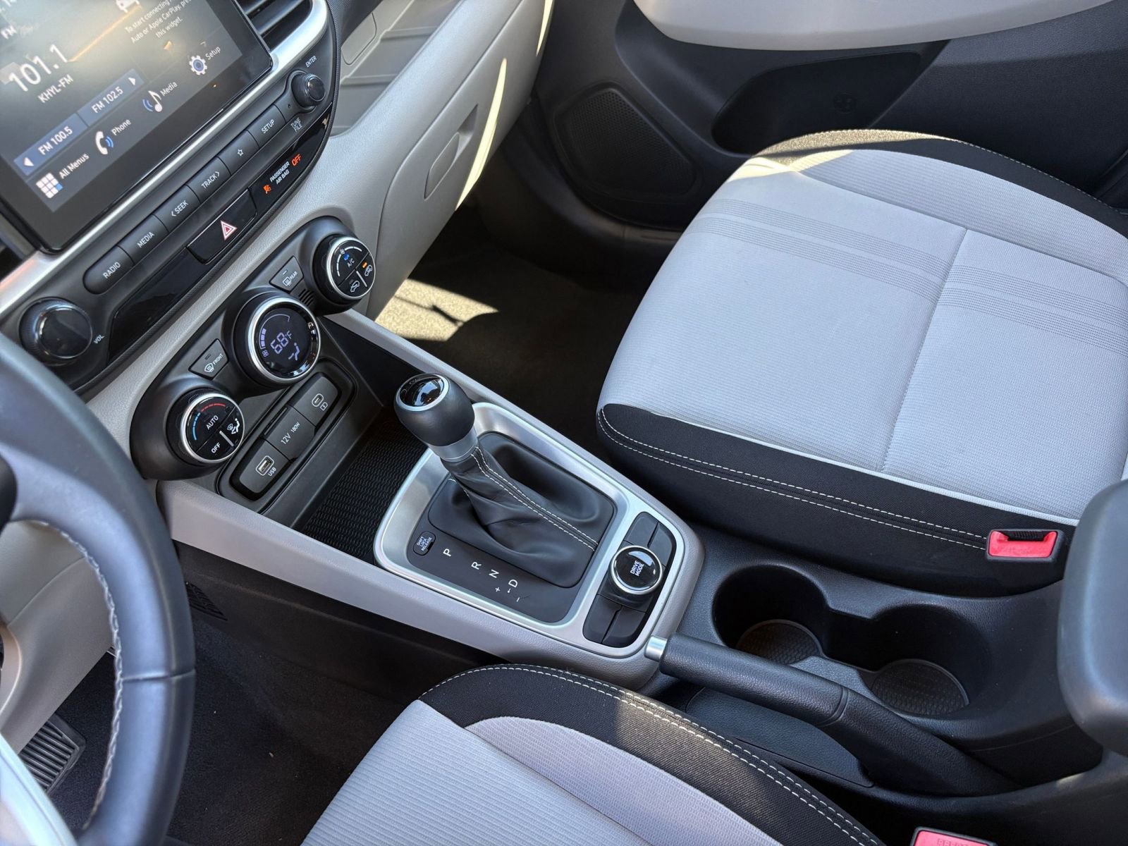 Used 2025 Hyundai Venue SEL image 42