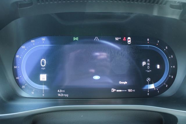 Used 2025 Volvo XC40 B5 Plus image 26