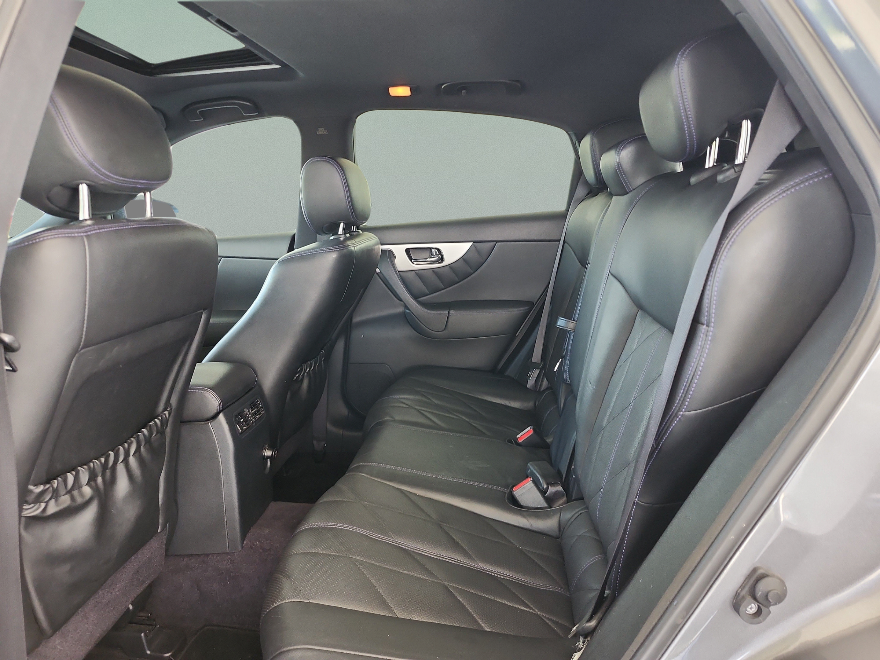 Used 2016 INFINITI QX70 2WD w/ Premium Package image 17