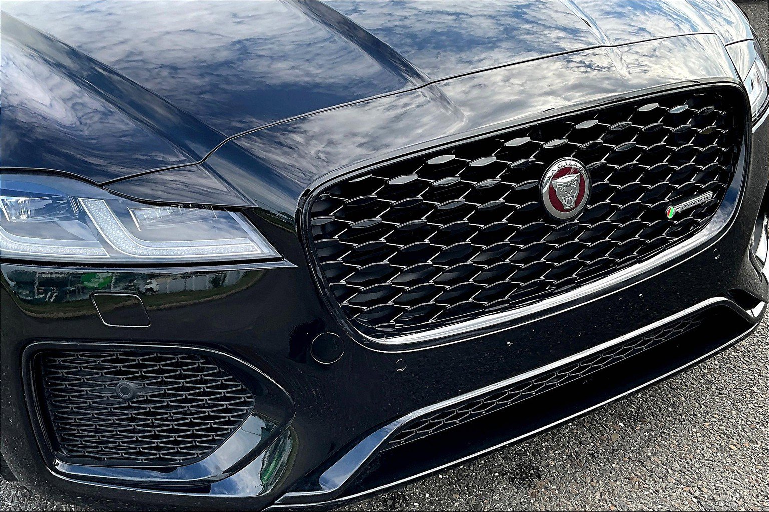 Used 2022 Jaguar XF R-Dynamic SE AWD/4WD image 37