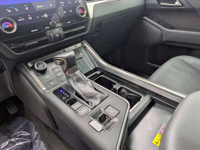 Used 2024 Lexus GX 550 w/ Cold Area Package AWD/4WD image 17